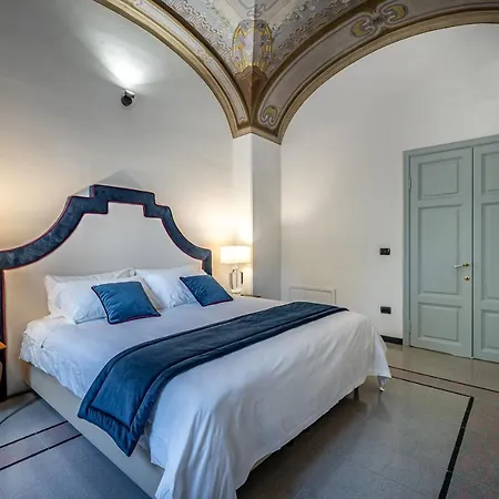 Yid Five Luxury Suites Apt With Secret Garden Apartment Florence