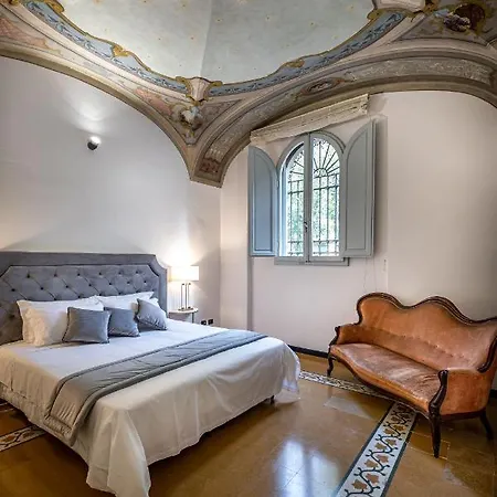 Yid Five Luxury Suites Apt With Secret Garden Apartment *