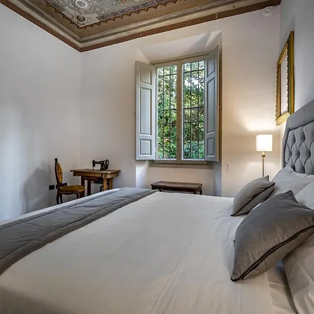 Apartment Yid Five Luxury Suites Apt With Secret Garden