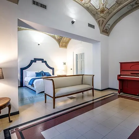 Yid Five Luxury Suites Apt With Secret Garden Apartment Florence