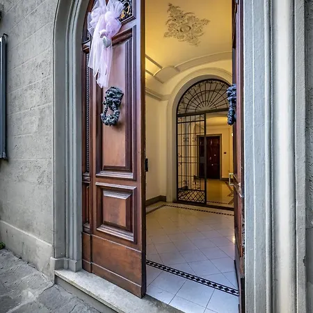 Yid Five Luxury Suites Apt With Secret Garden Apartment *