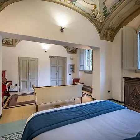 Apartment Yid Five Luxury Suites Apt With Secret Garden