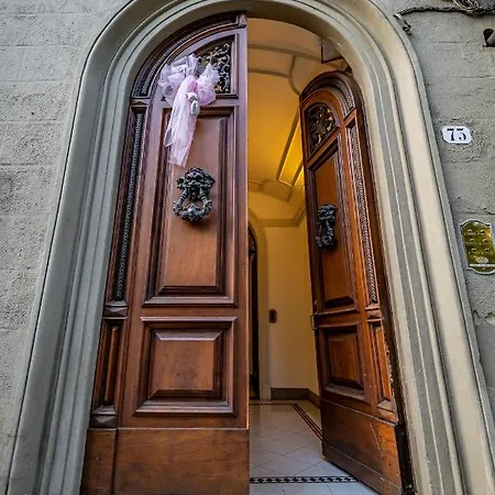 Yid Five Luxury Suites Apt With Secret Garden Apartment Florence